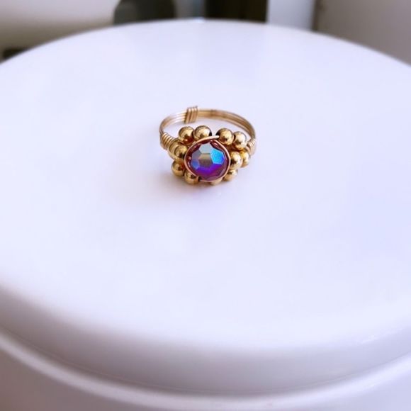 💎 Gold Toned Iridescent Gem Ring 💎 - Picture 1 of 6